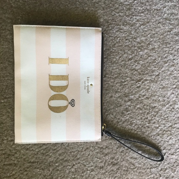 kate spade Handbags - Kate Spade wristlet